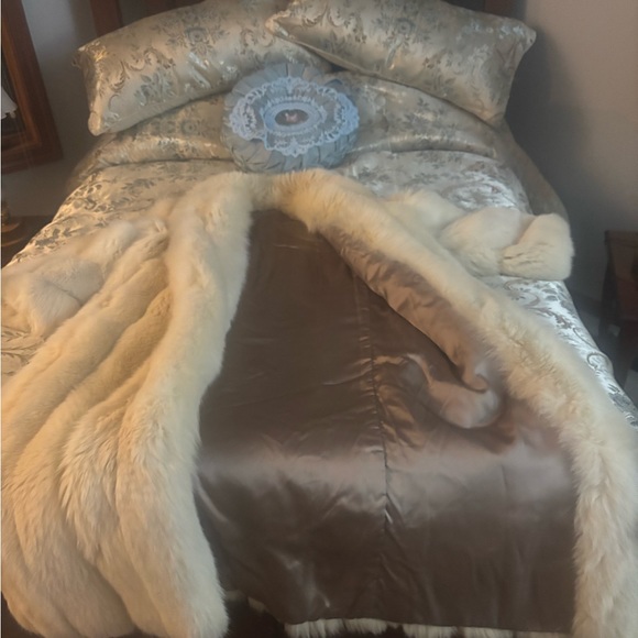 White Arctic Fox Coat - Picture 7 of 10